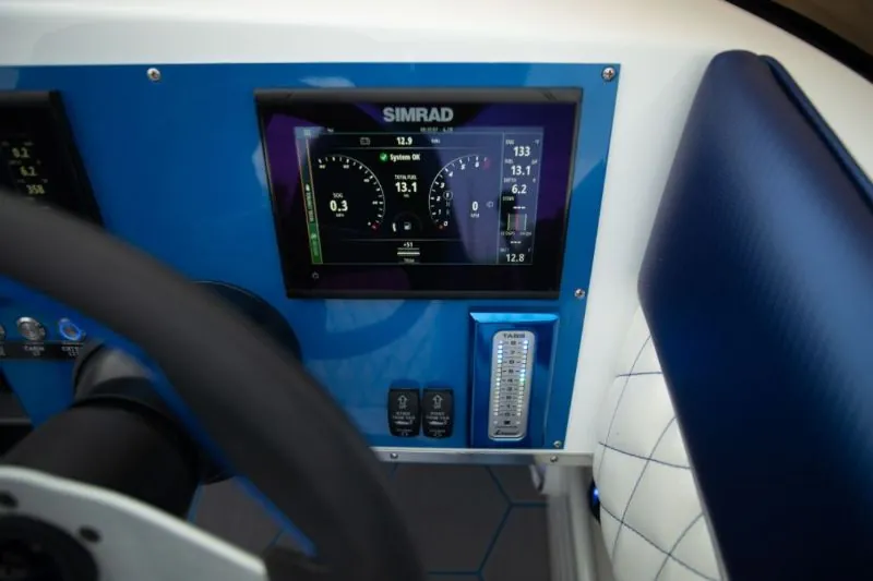 Velocity Powerboats - 230 SC