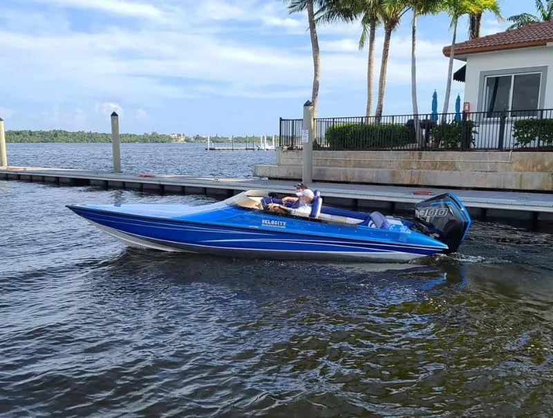 Velocity Powerboats - 230 SC