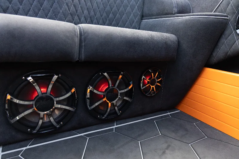 Velocity Powerboats - 290 SC