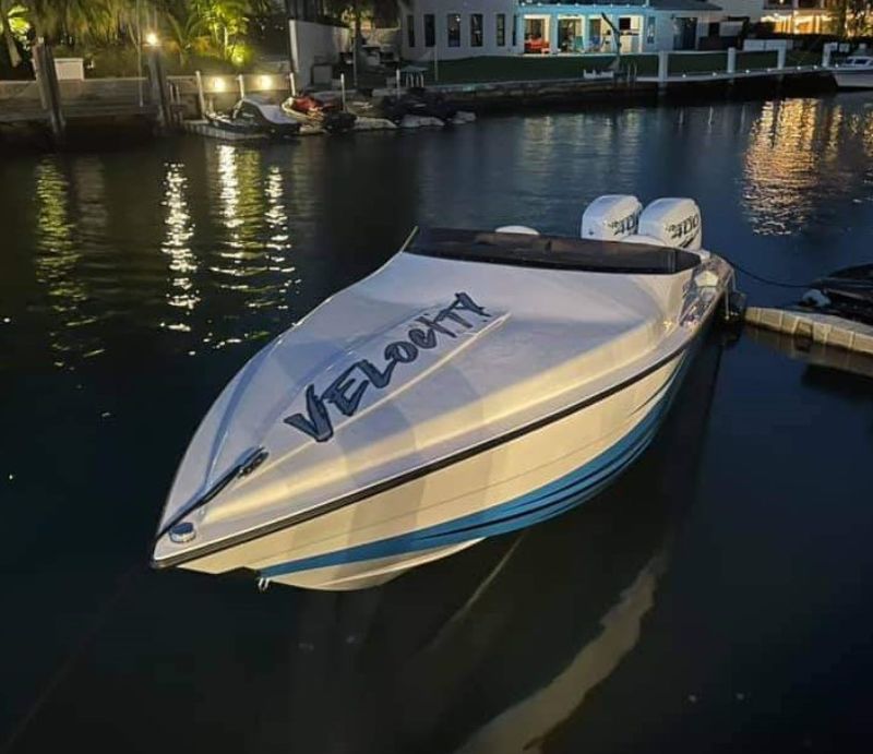 Velocity Powerboats - 290 SC