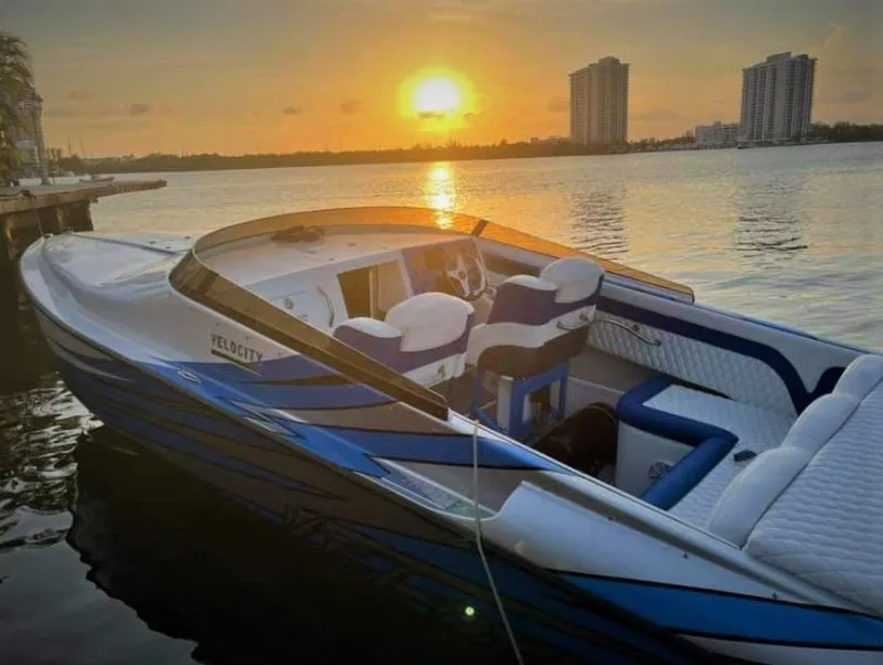 Velocity Powerboats - 290 SC